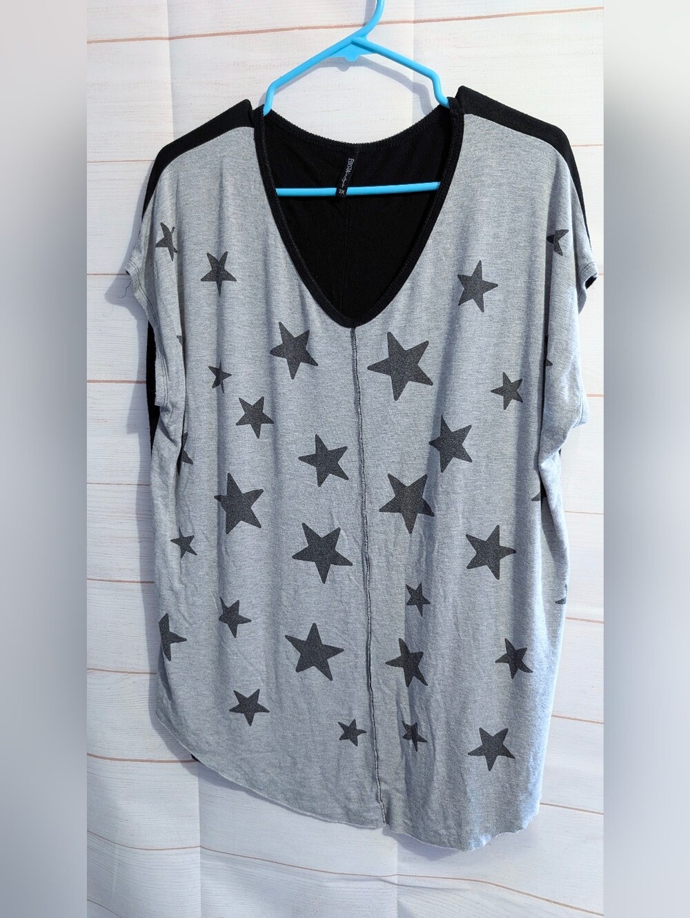 Women’s Grey ⭐ Star ⭐ Print V-Neck Top Size 2X
